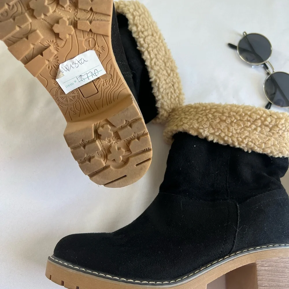Maurices Women's Black and Tan Boots 7